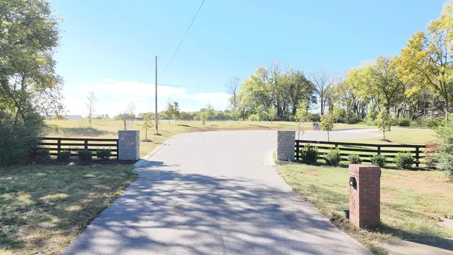 318 Canna Dr, Lascassas, TN 37085 - #2