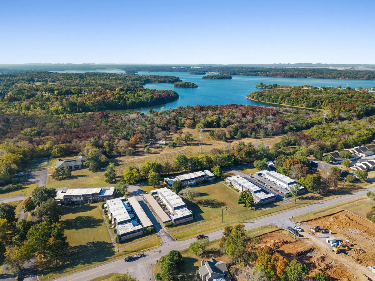192 Lake Chateau Dr, Hermitage, TN 37076 - #1