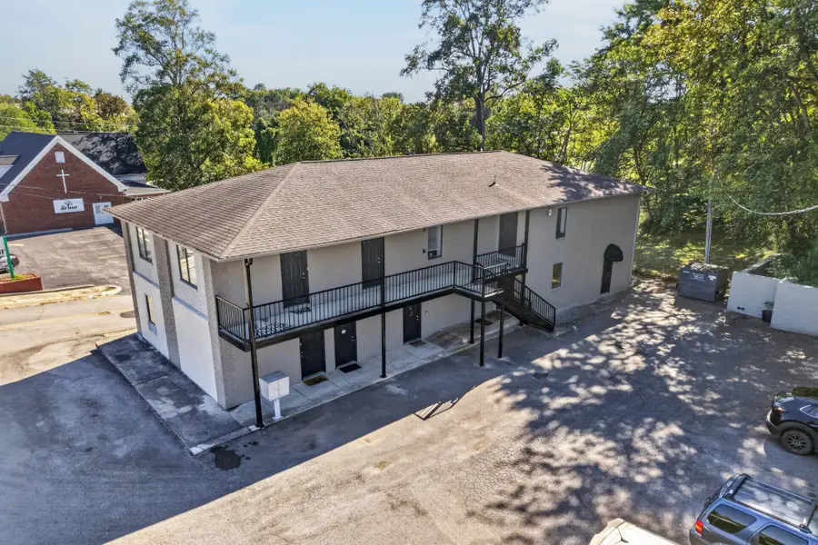 916 Sparta St, McMinnville, TN 37110 - #3