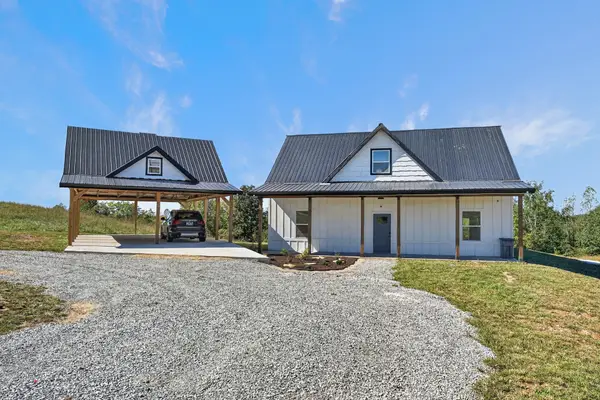 689 Amonett Cir, Byrdstown, TN 38549
