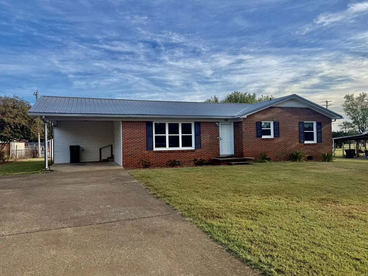 410 Kirk St, Lawrenceburg, TN 38464 - #1