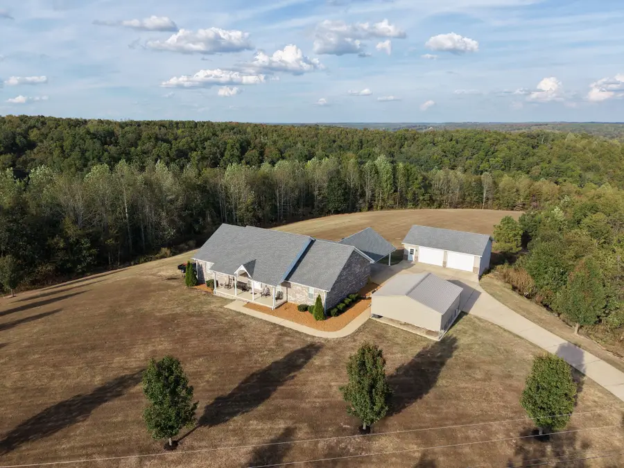 147 Edgehill Ln, Waynesboro, TN 38485 - #2