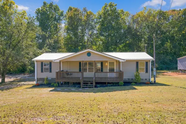 1005 Briarwood Dr, Charlotte, TN 37036