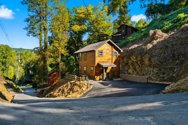 253 Silverbell Ln, Gatlinburg, TN 37738