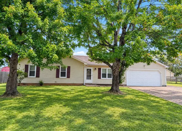 581 Foxfield Rd, Hopkinsville, KY 42240