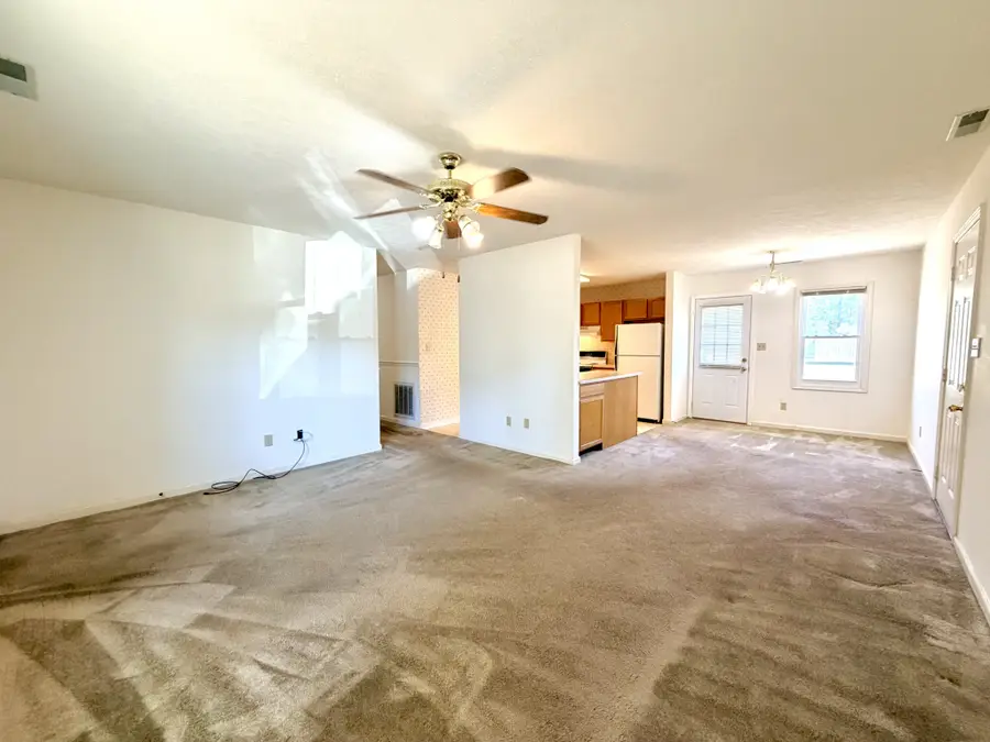 581 Foxfield Rd, Hopkinsville, KY 42240 - #2