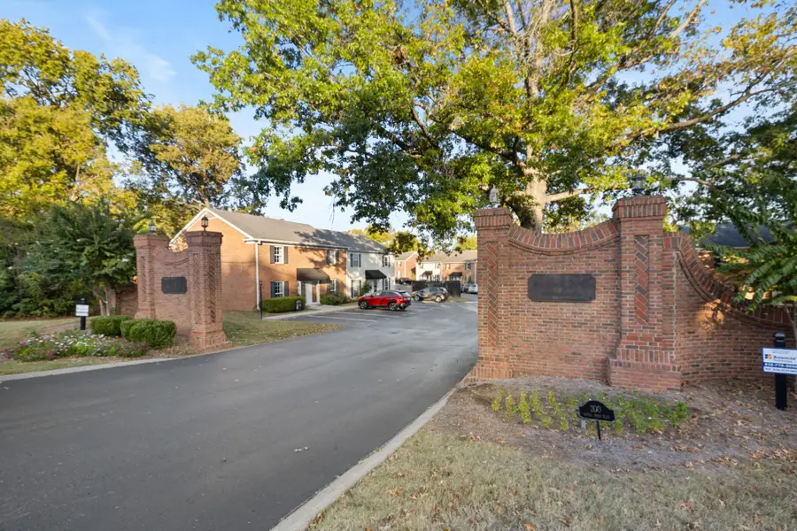 200 N Royal Oaks Blvd #J2, Franklin, TN 37067 - #2