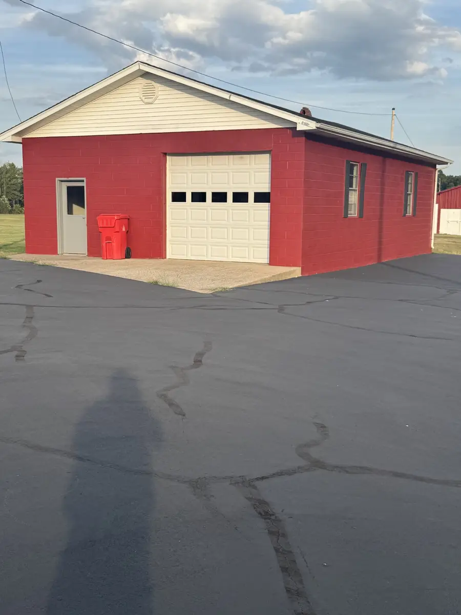 1332 Akersville Rd, Lafayette, TN 37083 - #3
