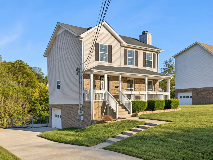 922 Roedeer Dr, Clarksville, TN 37042 - #2