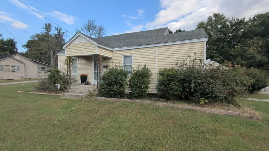 619 N Main St, Dyer, TN 38330 - #2