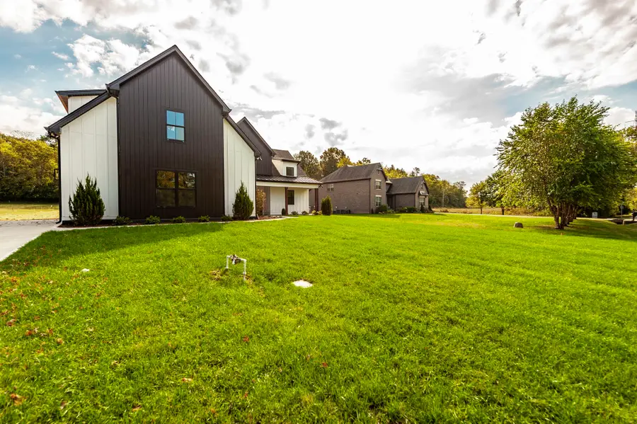 2039 Liberty Ln, Gallatin, TN 37066 - #2