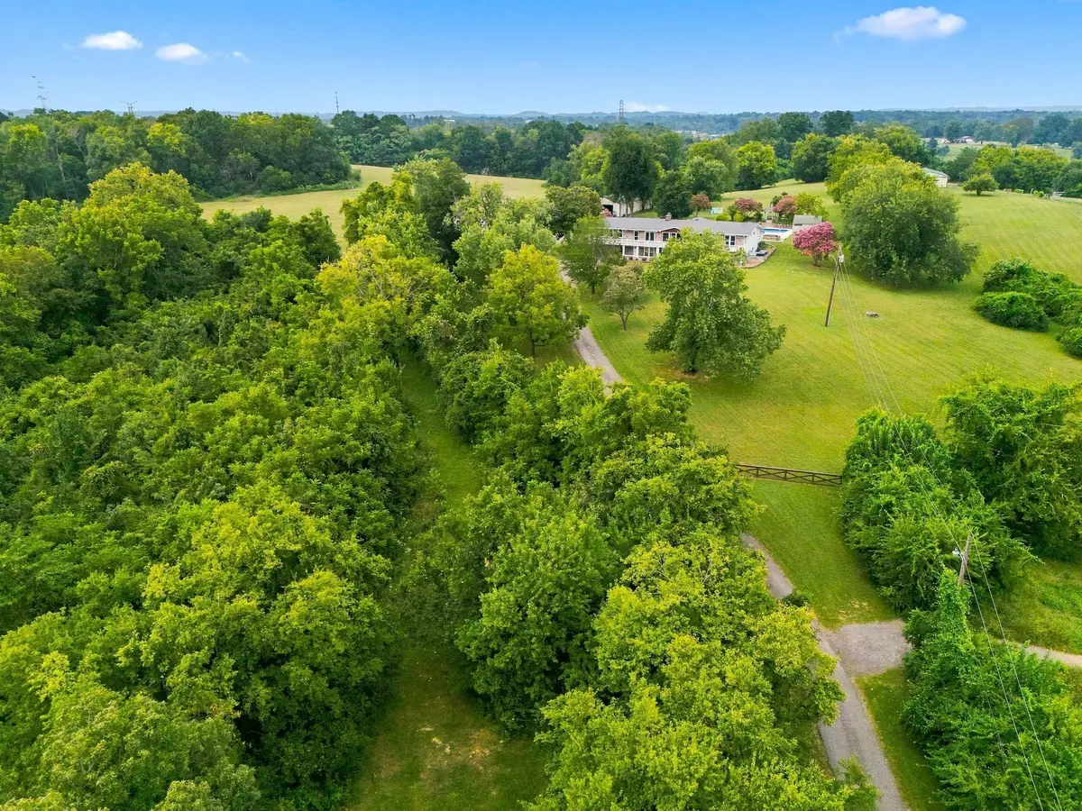 344 Peach Valley Rd, Gallatin, TN 37066 - #1