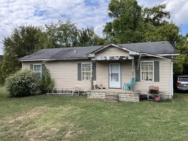 3202 Woodstock Dr, Nashville, TN 37207