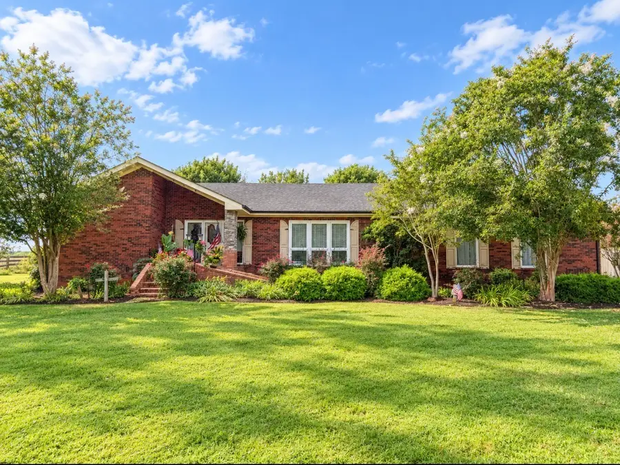 124 Johns Creek Rd, Lafayette, TN 37083 - #2