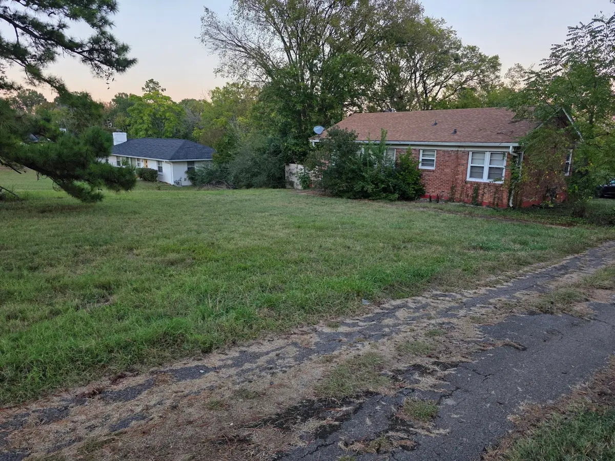 606 N Graycroft Ave, Madison, TN 37115 - #1