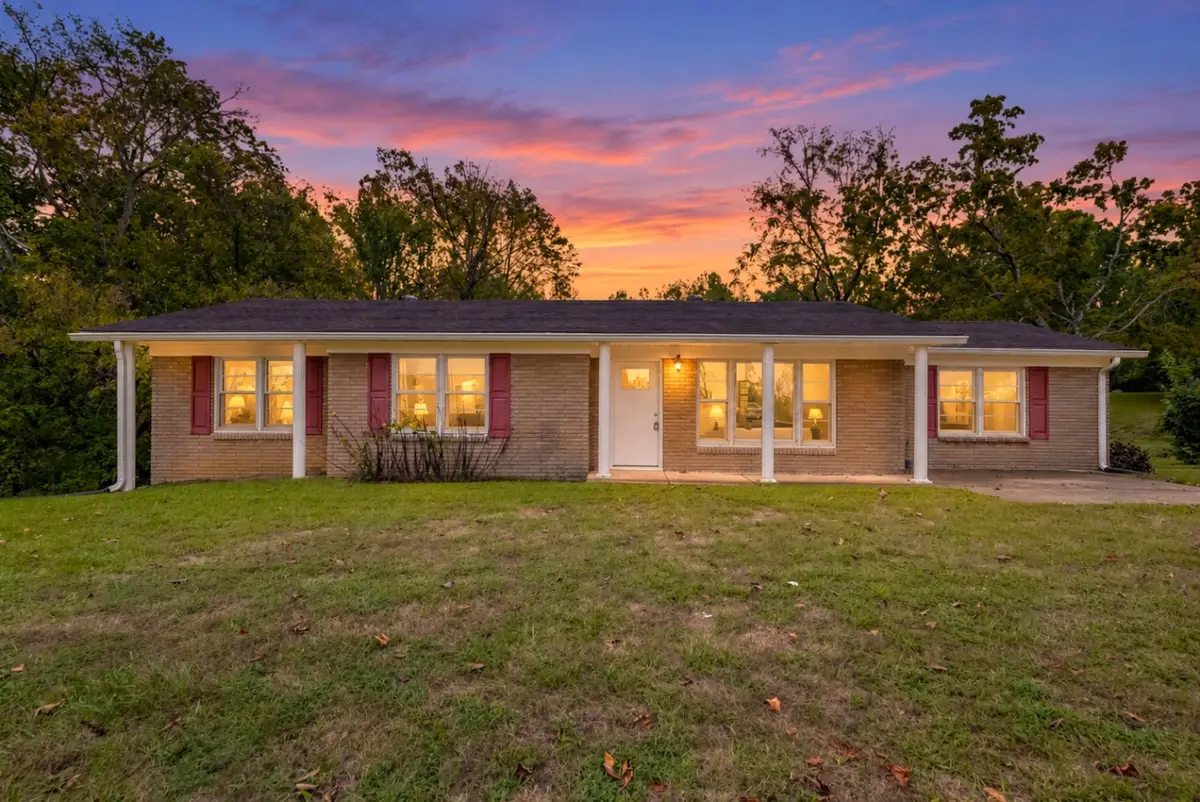 3423 Sumner Dr, Westmoreland, TN 37186 - #1