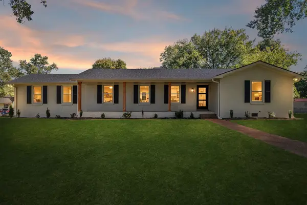 2242 Surrey Dr, Murfreesboro, TN 37129