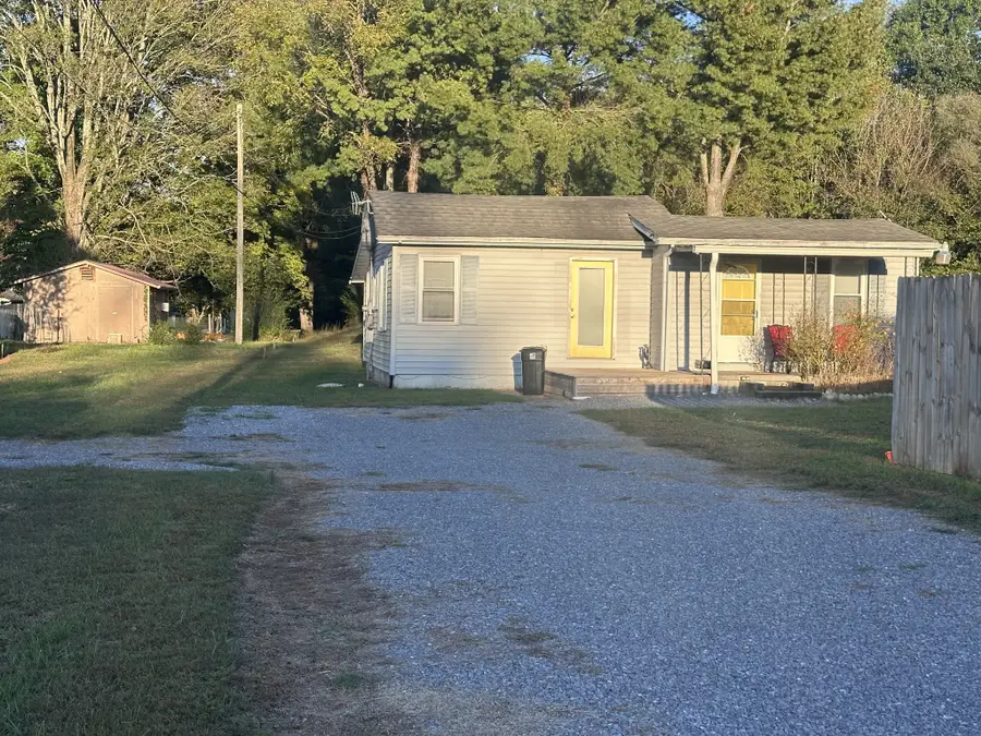 141 Short St, Athens, TN 37303 - #2