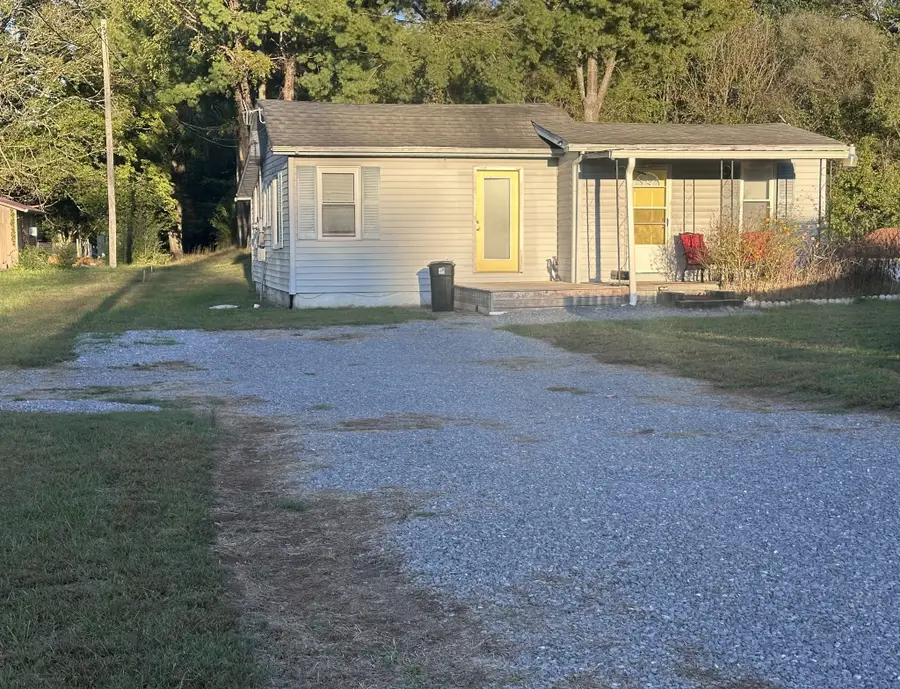 141 Short St, Athens, TN 37303 - #3