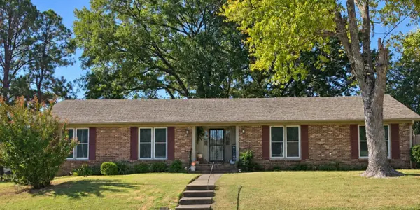 112 Whitfield Dr, Jackson, TN 38305