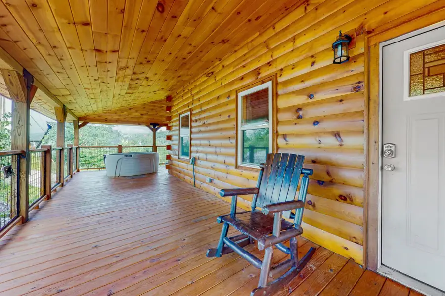 567 Edgewood Dr, Gatlinburg, TN 37738 - #3