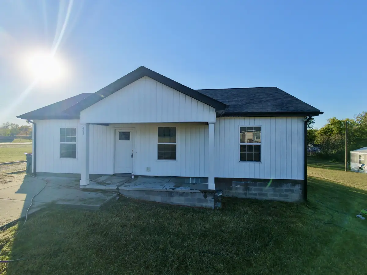 205 Arkansas Ave, Oak Grove, KY 42262 - #1