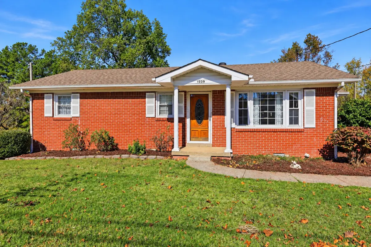 1039 N 1st St, Westmoreland, TN 37186 - #1