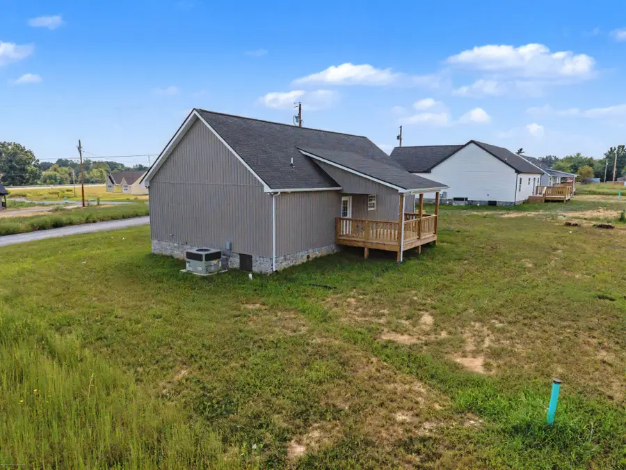 137 Martha Circle, Lafayette, TN 37083 - #2