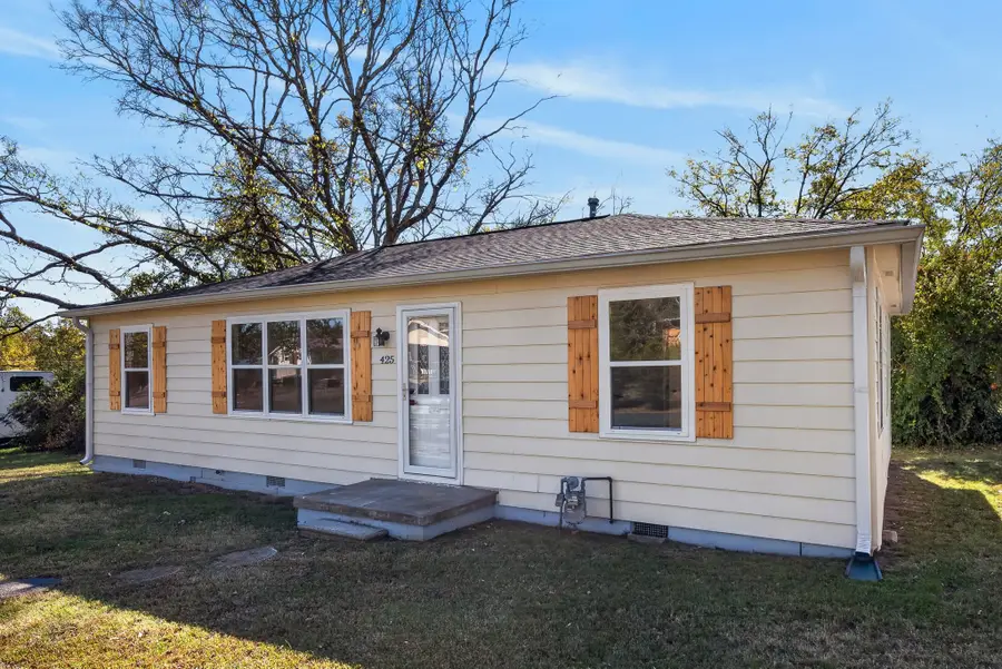 425 Hall St, Gallatin, TN 37066 - #3