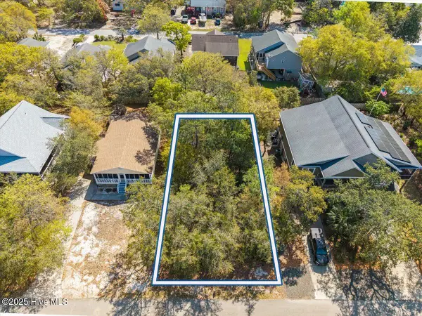 148 NE 2nd Street, Oak Island, NC 28465