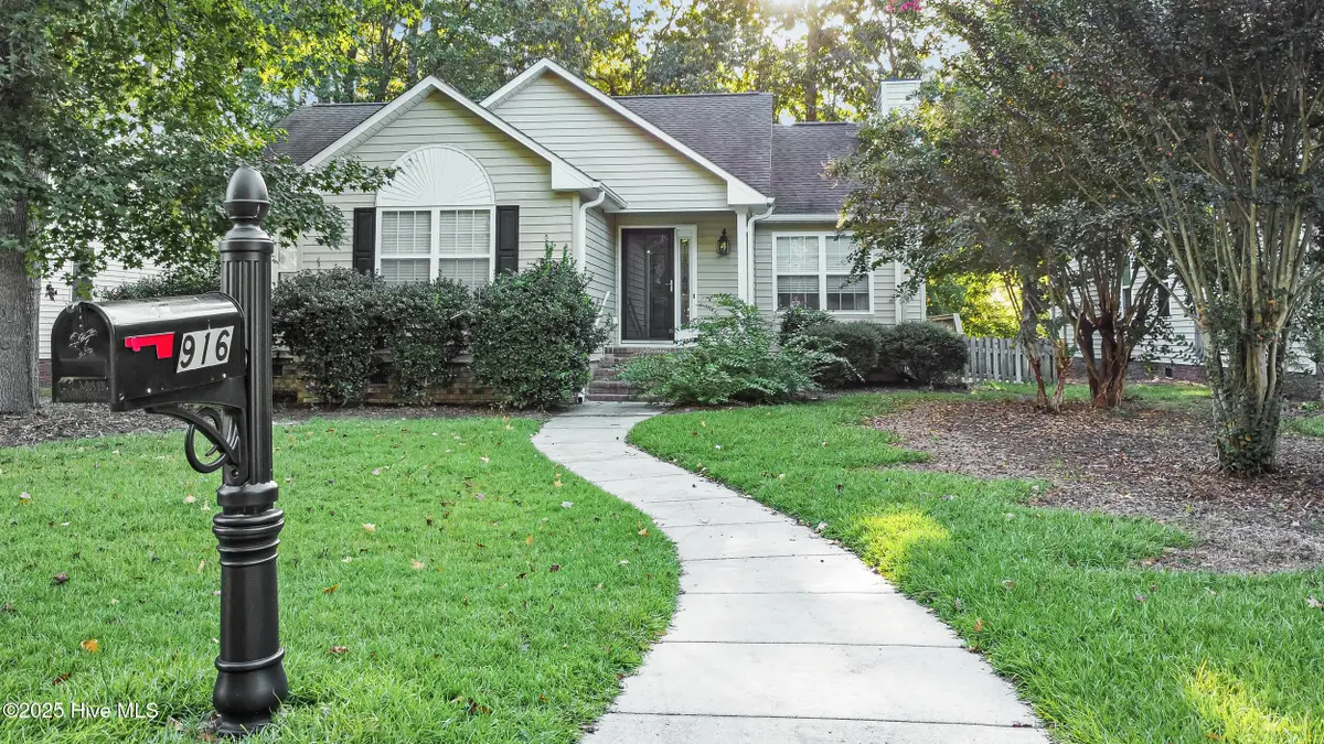 916 Buckingham Road, New Bern, NC 28562 - Image #1