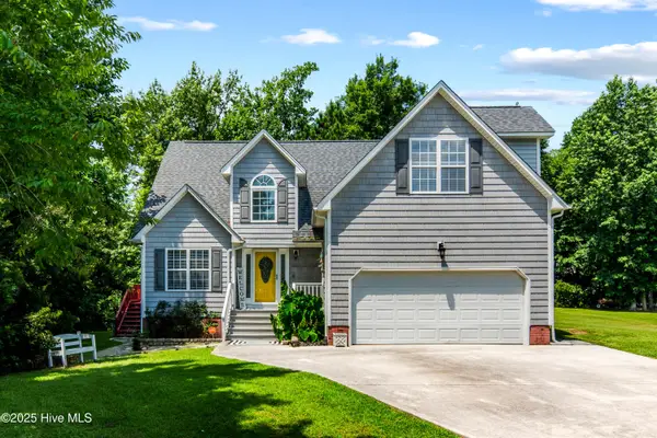 902 Charleston Place, Sneads Ferry, NC 28460