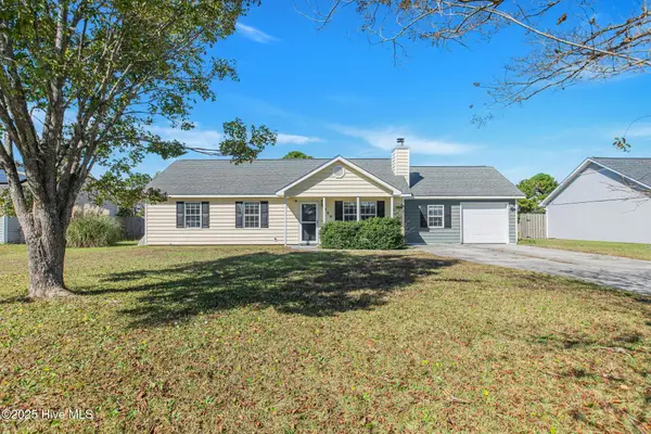 409 Foxtrace Lane, Hubert, NC 28539