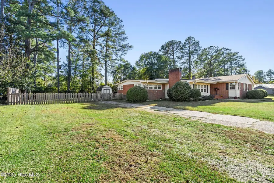 502 E Cavenaugh Street, Wallace, NC 28466 - Image #2