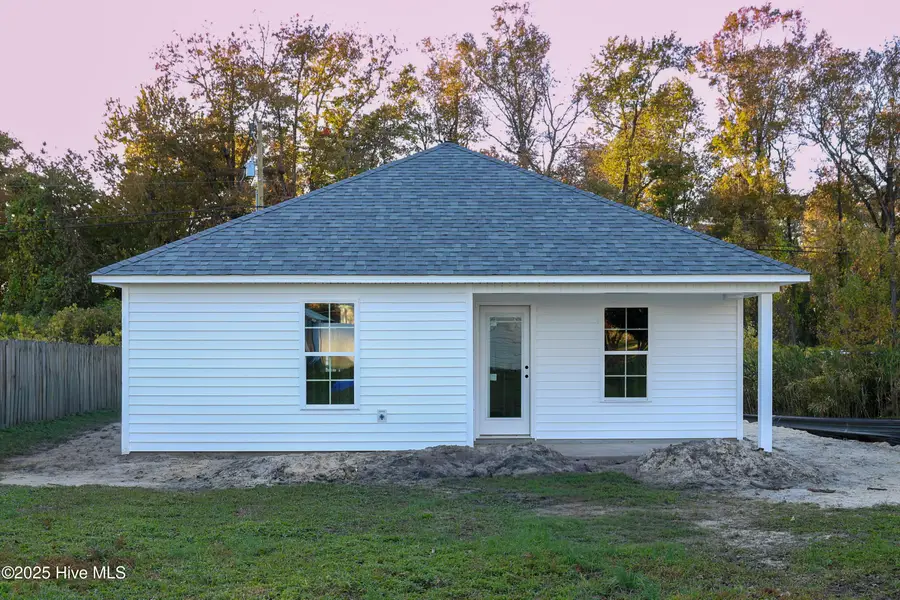 205 Jenkins Avenue, Maysville, NC 28555 - Image #2