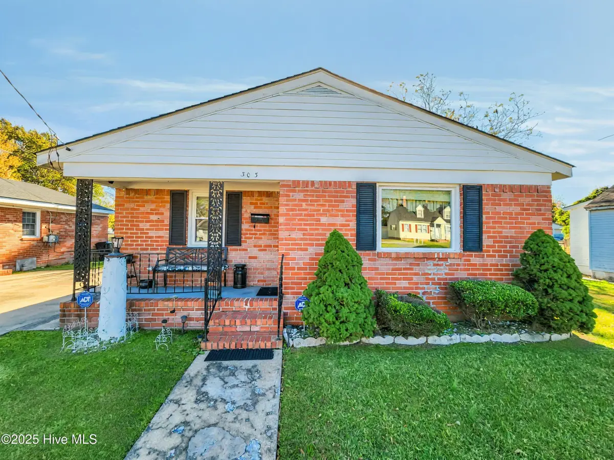 303 Roanoke Avenue, Elizabeth City, NC 27909 - Image #1