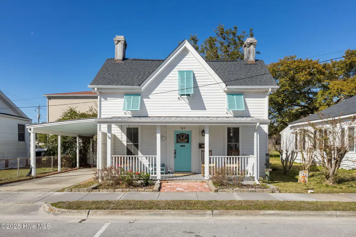 303 Pollock Street, Beaufort, NC 28516 - Image #1