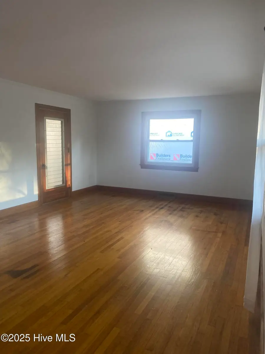 425 W New Jersey Avenue, Southern Pines, NC 28387 - Image #2