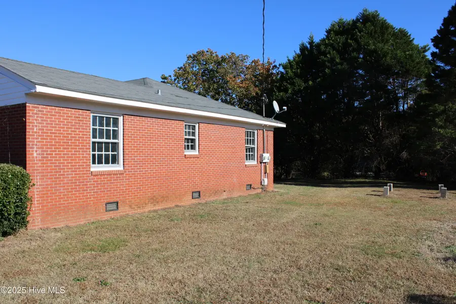 398 N Englewood Drive, Kenly, NC 27542 - Image #2