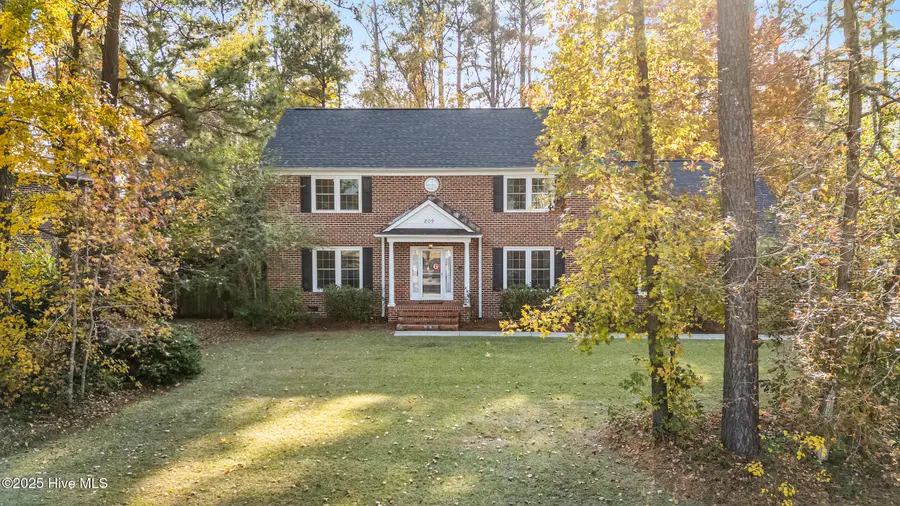 209 W Biltmore Lane W, Jacksonville, NC 28546 - Image #3