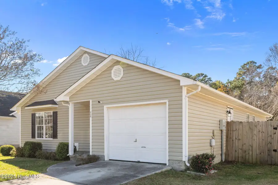 426 Boysenberry Lane, Hubert, NC 28539 - Image #2