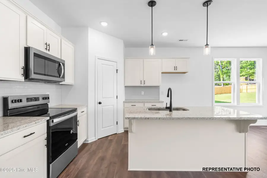 92 W Coulter Court, Selma, NC 27576 - Image #2