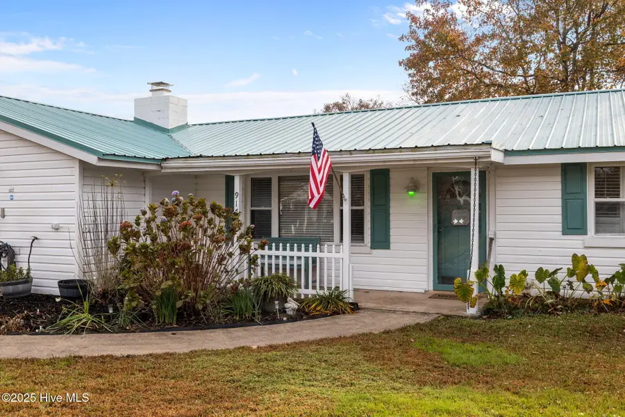 917 Davis Place, Morehead City, NC 28557 - Image #2