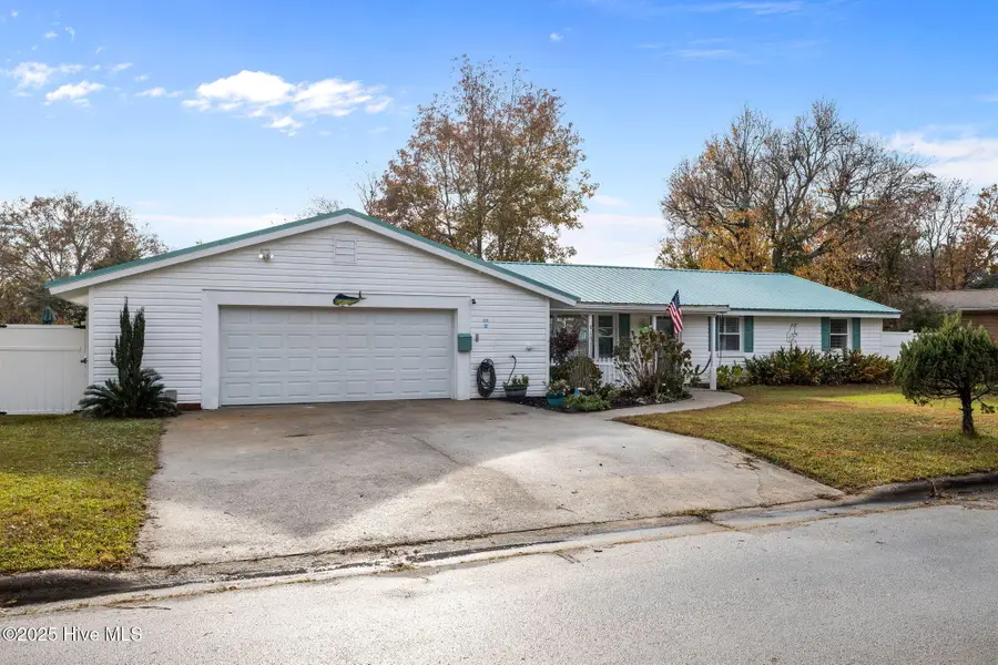 917 Davis Place, Morehead City, NC 28557 - Image #3