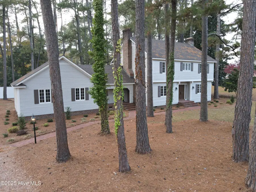 511 S Wilkinson Drive, Laurinburg, NC 28352 - Image #2