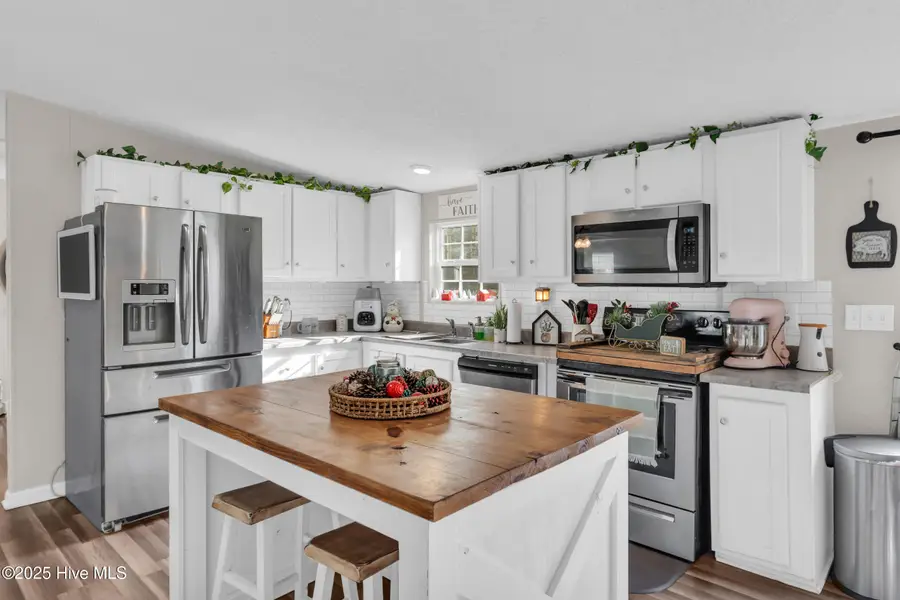 406 King Arthur Drive, Whiteville, NC 28472 - Image #3