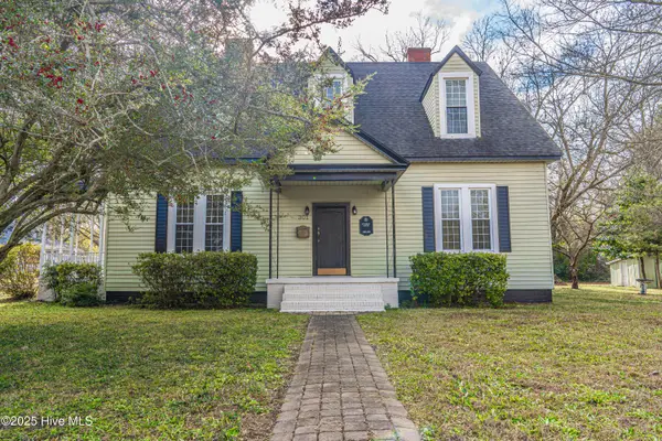 301 W Central Street, Maxton, NC 28364