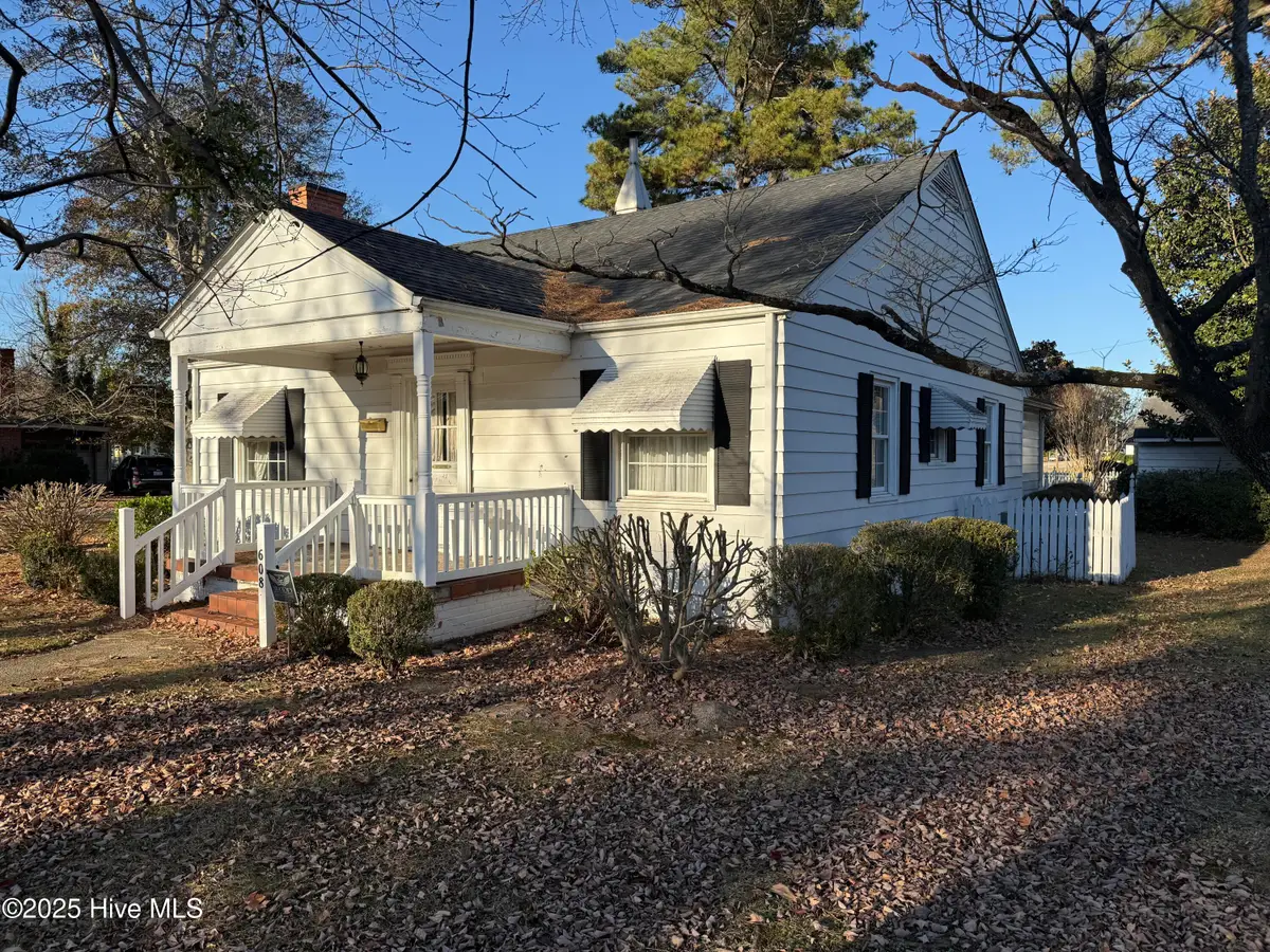 608 W Parrish Drive, Benson, NC 27504 - #1