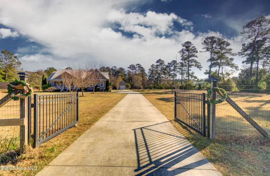 102 Plantation Drive, Swansboro, NC 28584 - Image #3