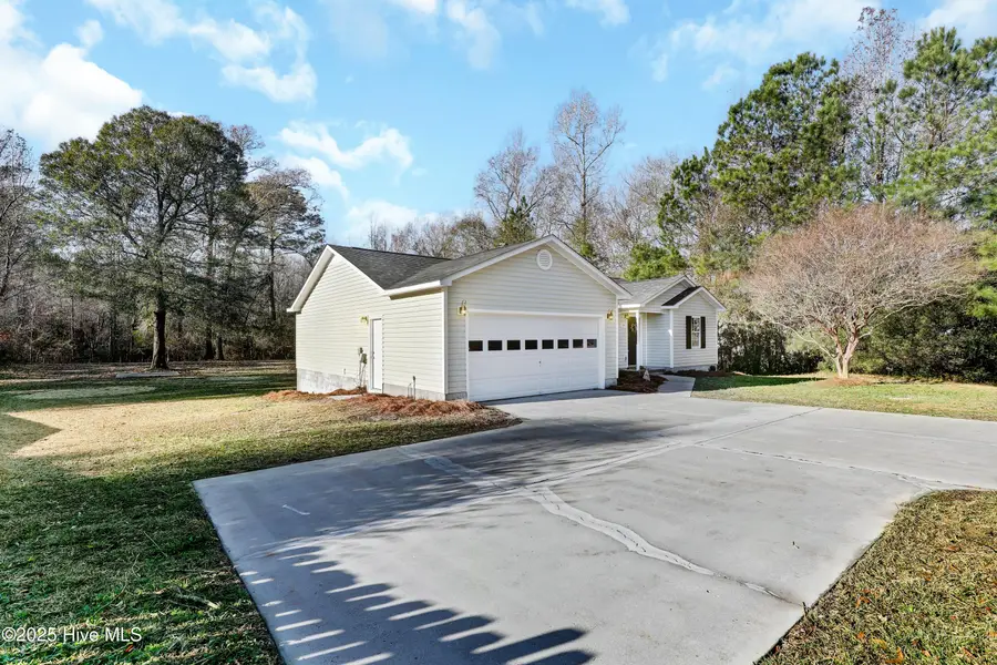 1049 Shirley Drive, Jacksonville, NC 28540 - Image #2
